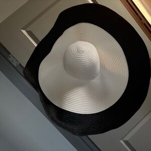 Black and White Wide Brim Hat (Oversized)